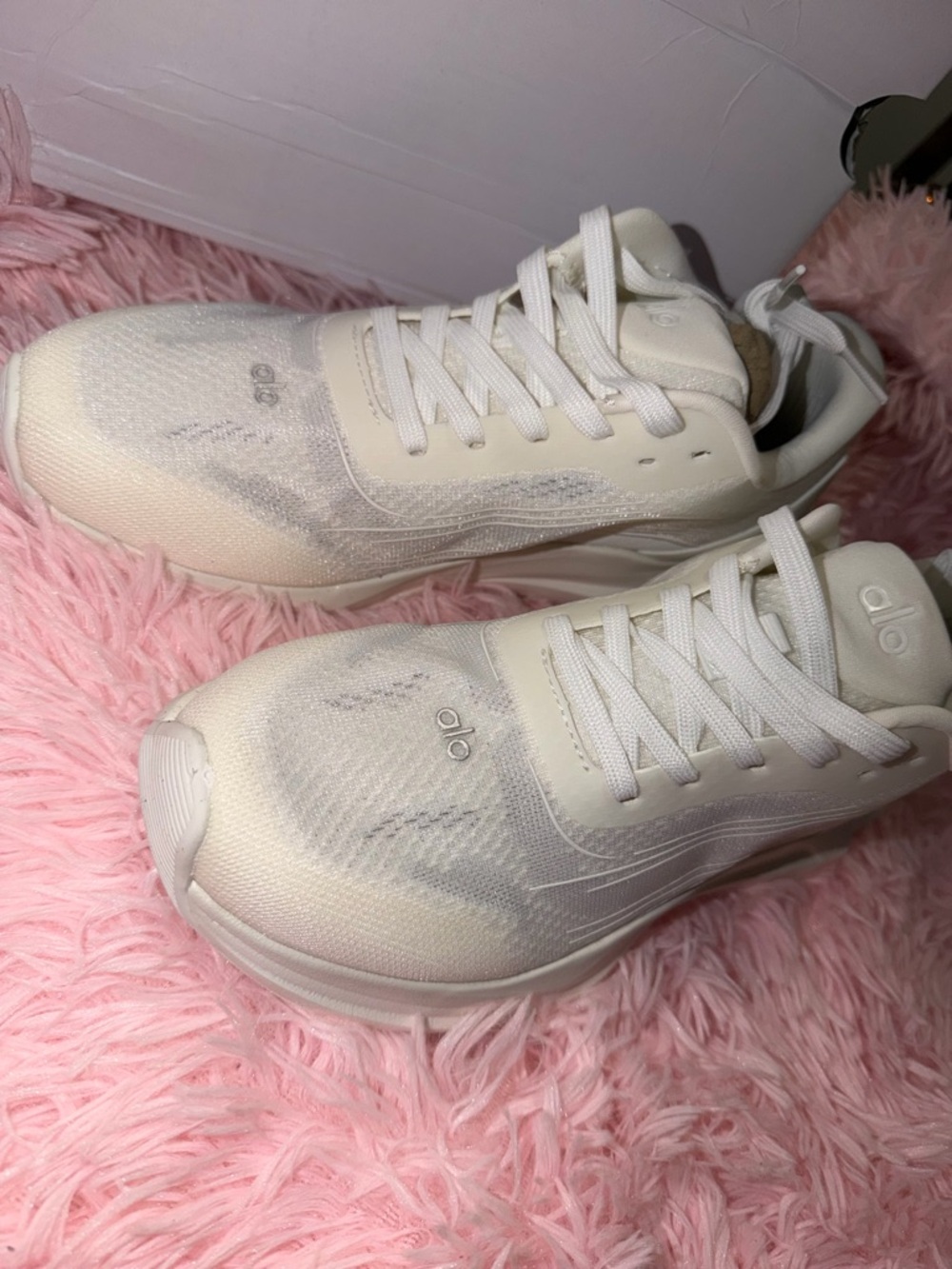 ALO Yoga Women’s White Lightweight Athletic Sneakers